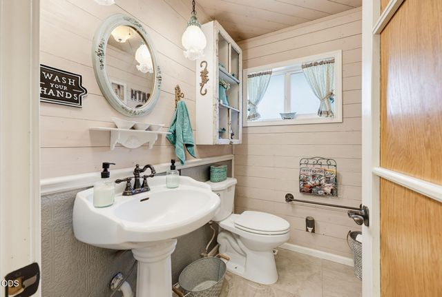 2252 Fowler Lane, Medford, OR 97502