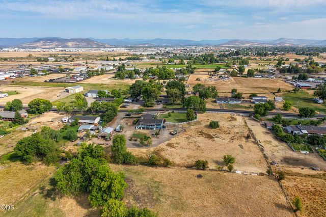 2252 Fowler Lane, Medford, OR 97502