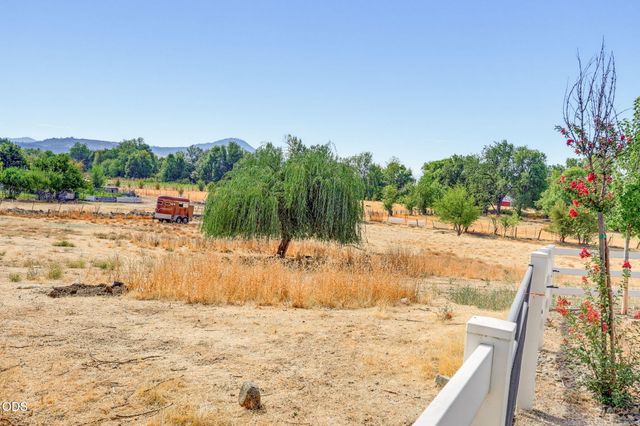 2252 Fowler Lane, Medford, OR 97502