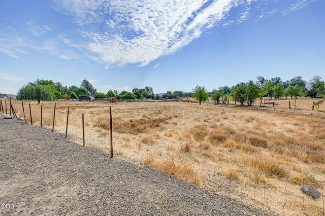 2252 Fowler Lane, Medford, OR 97502