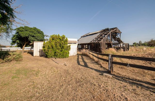8294 E Hedges Avenue, Fresno, CA 93737