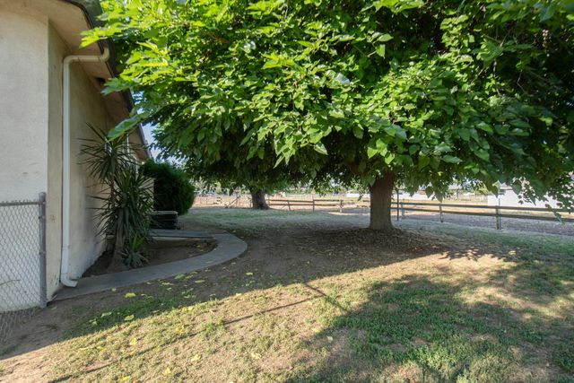 8294 E Hedges Avenue, Fresno, CA 93737