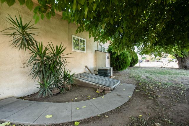 8294 E Hedges Avenue, Fresno, CA 93737