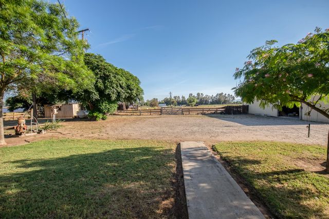 8294 E Hedges Avenue, Fresno, CA 93737