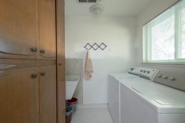 8294 E Hedges Avenue, Fresno, CA 93737