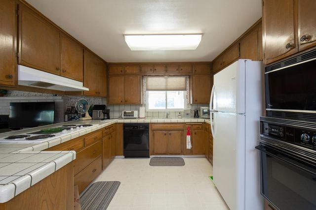 8294 E Hedges Avenue, Fresno, CA 93737