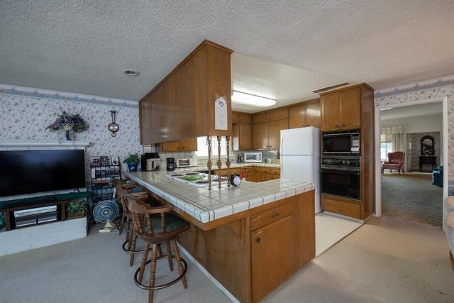 8294 E Hedges Avenue, Fresno, CA 93737