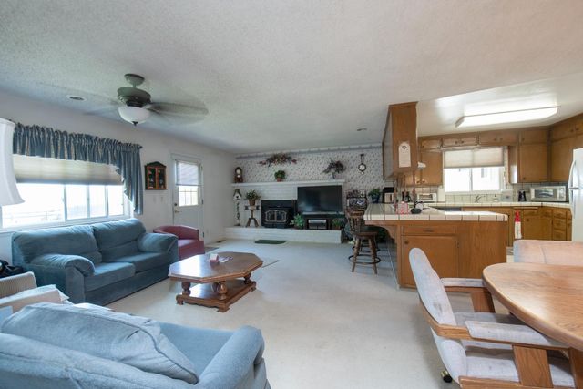 8294 E Hedges Avenue, Fresno, CA 93737
