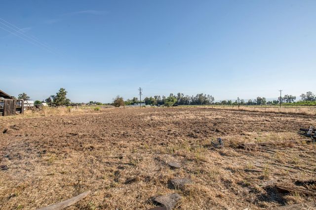 8294 E Hedges Avenue, Fresno, CA 93737
