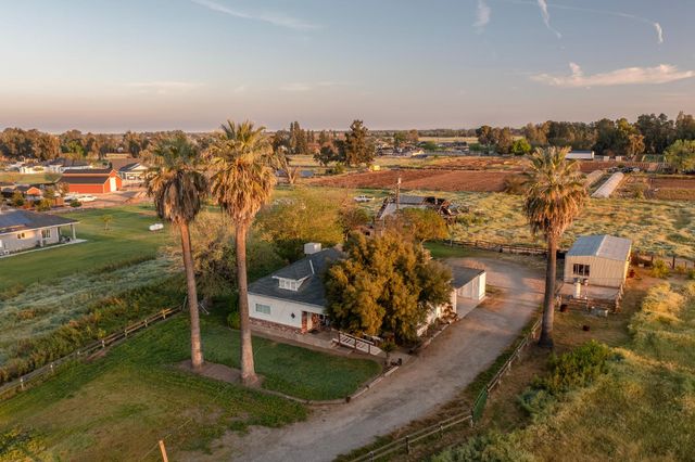 8294 E Hedges Avenue, Fresno, CA 93737