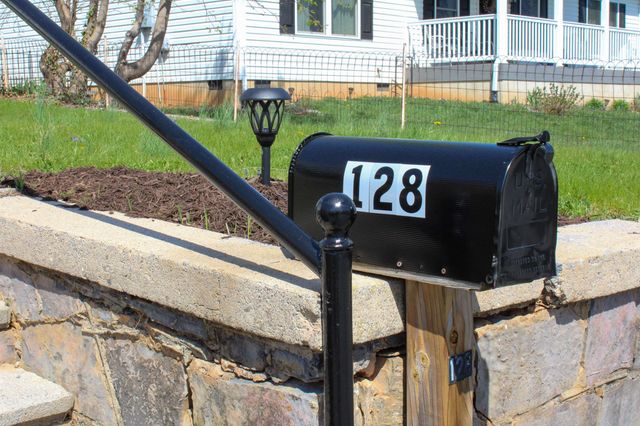 128 S WAVERLEY ST, Staunton, VA 24401