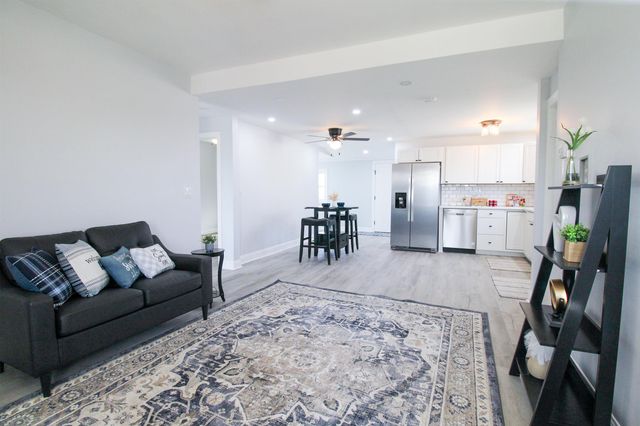 128 S WAVERLEY ST, Staunton, VA 24401