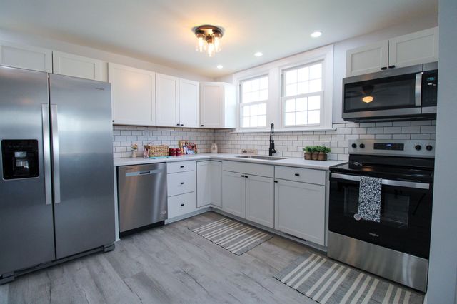 128 S WAVERLEY ST, Staunton, VA 24401