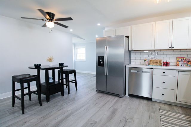 128 S WAVERLEY ST, Staunton, VA 24401