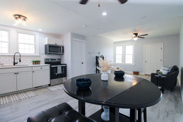 128 S WAVERLEY ST, Staunton, VA 24401