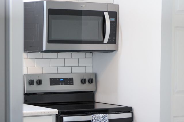 128 S WAVERLEY ST, Staunton, VA 24401