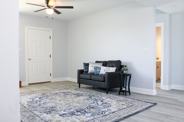 128 S WAVERLEY ST, Staunton, VA 24401