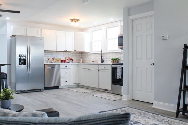 128 S WAVERLEY ST, Staunton, VA 24401