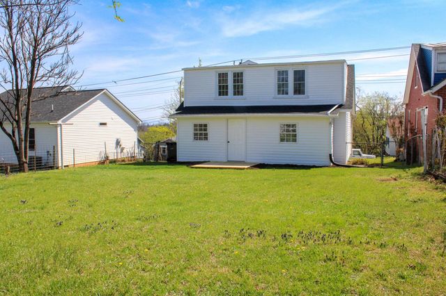 128 S WAVERLEY ST, Staunton, VA 24401