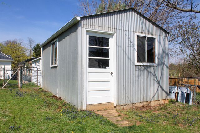 128 S WAVERLEY ST, Staunton, VA 24401