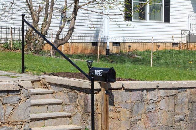 128 S WAVERLEY ST, Staunton, VA 24401