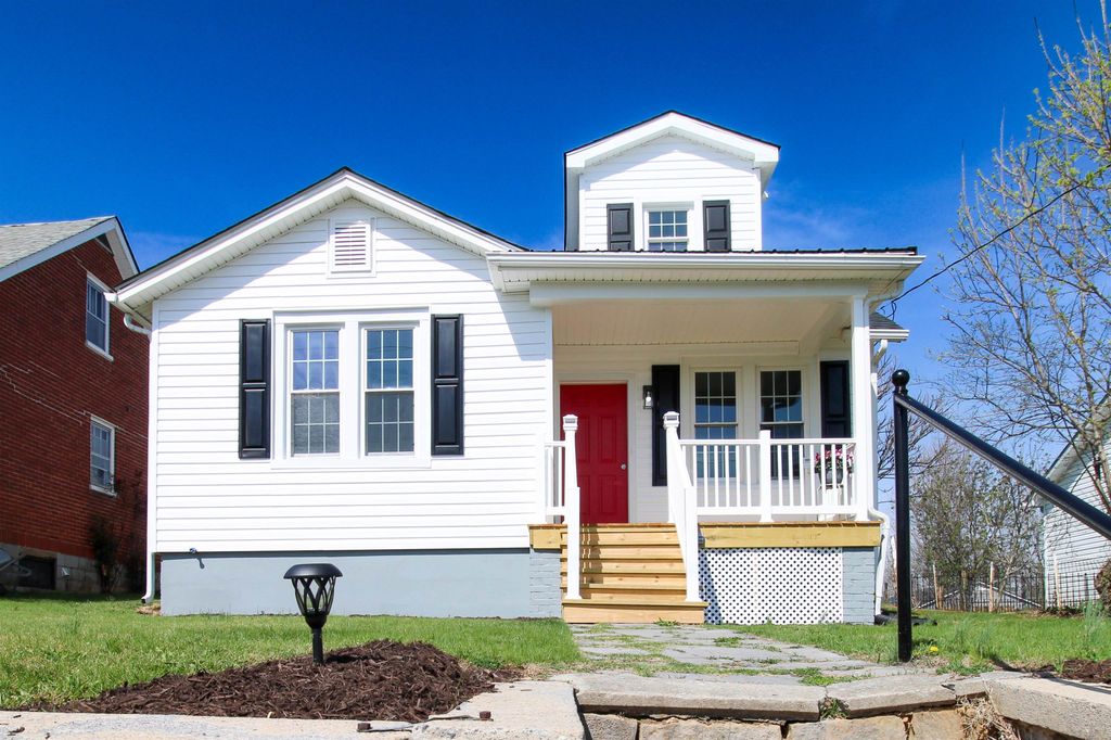 128 S WAVERLEY ST, Staunton, VA 24401