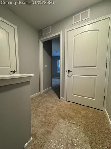 23616 Parkview Lane 27, Farmington, MI 48336