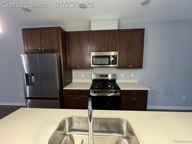 23616 Parkview Lane 27, Farmington, MI 48336