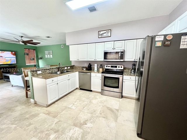 912 NE 35th Ave, Homestead, FL 33033
