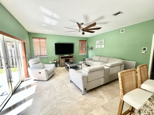 912 NE 35th Ave, Homestead, FL 33033