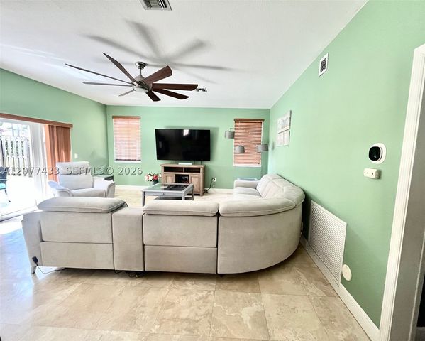 912 NE 35th Ave, Homestead, FL 33033