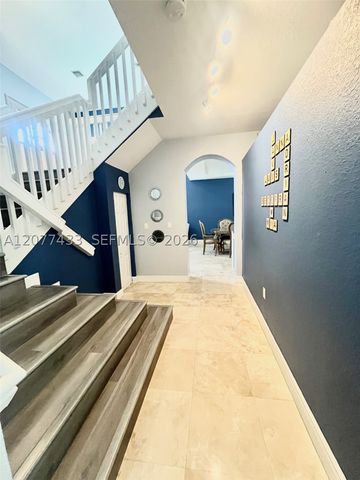 912 NE 35th Ave, Homestead, FL 33033