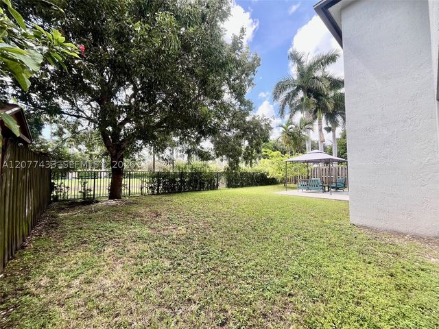 912 NE 35th Ave, Homestead, FL 33033