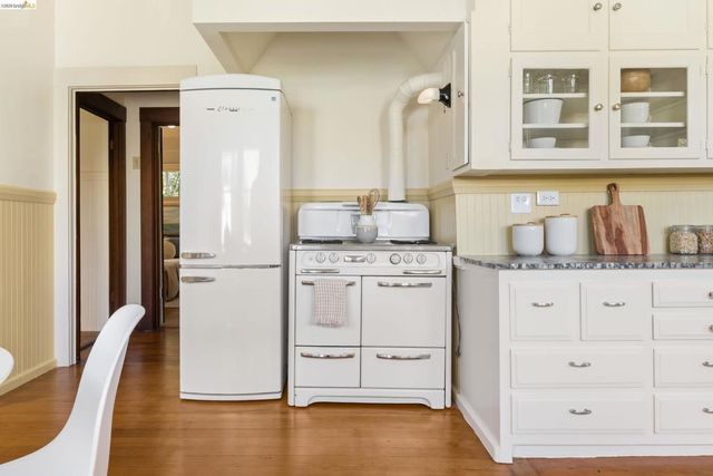 248 Mather St, Oakland, CA 94611