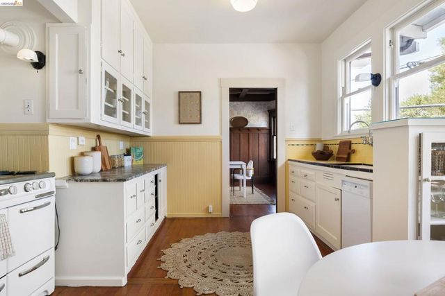 248 Mather St, Oakland, CA 94611