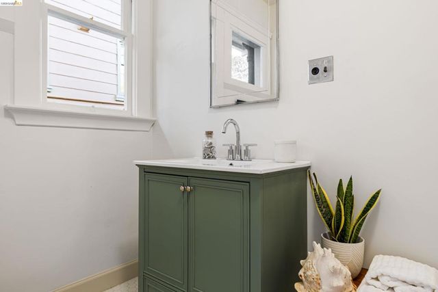 248 Mather St, Oakland, CA 94611