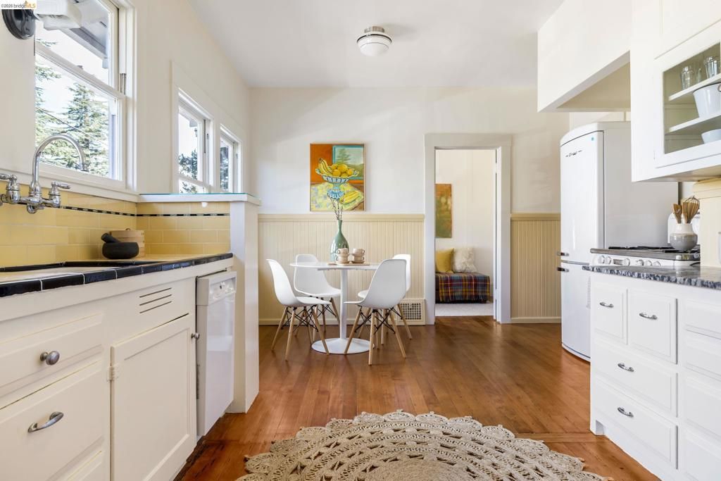 Image 12 of property listing at 248 Mather St, Oakland, CA 94611