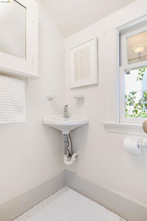 Image 23 of property listing at 248 Mather St, Oakland, CA 94611