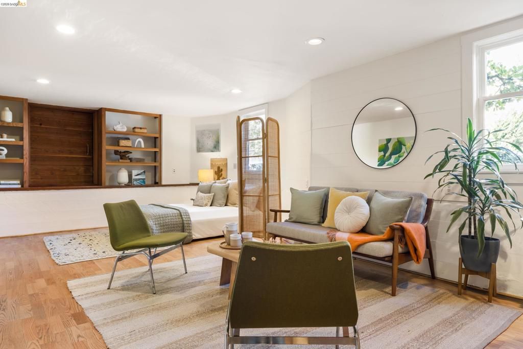 Image 26 of property listing at 248 Mather St, Oakland, CA 94611