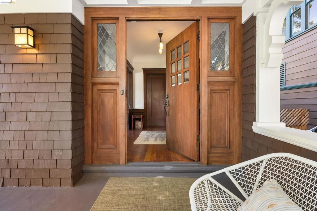 Image 3 of property listing at 248 Mather St, Oakland, CA 94611