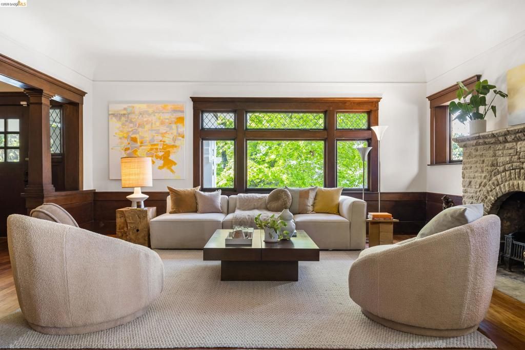 Image 7 of property listing at 248 Mather St, Oakland, CA 94611