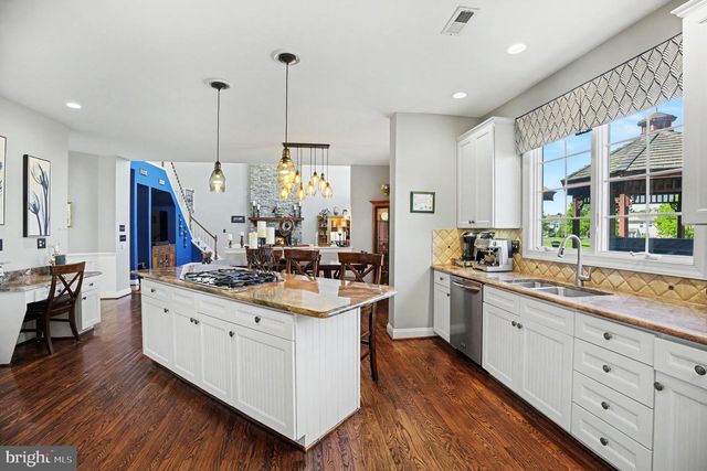 221 HAZELTINE CIR, Blue Bell, PA 19422