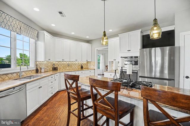 221 HAZELTINE CIR, Blue Bell, PA 19422