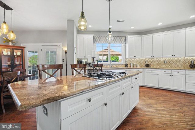221 HAZELTINE CIR, Blue Bell, PA 19422