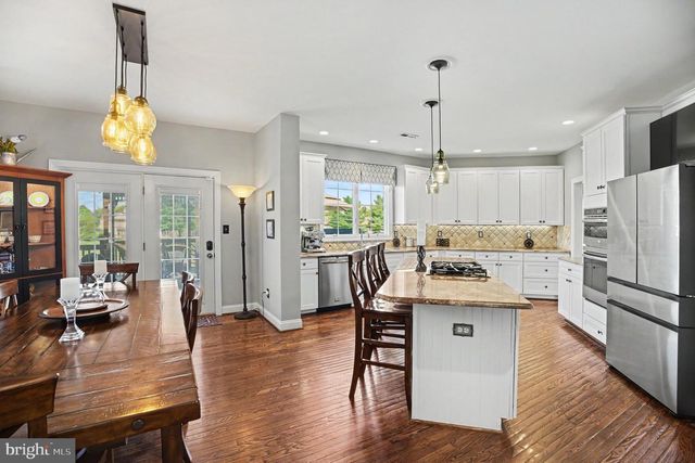 221 HAZELTINE CIR, Blue Bell, PA 19422