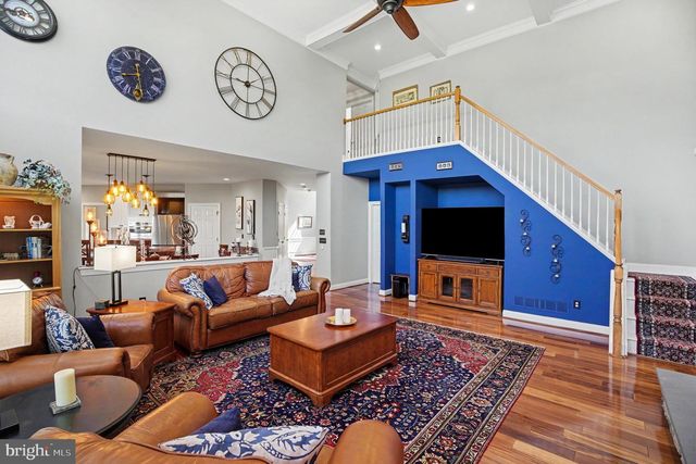 221 HAZELTINE CIR, Blue Bell, PA 19422