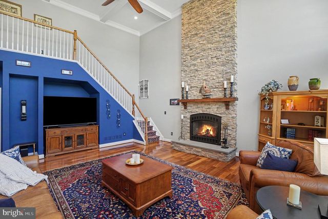 221 HAZELTINE CIR, Blue Bell, PA 19422