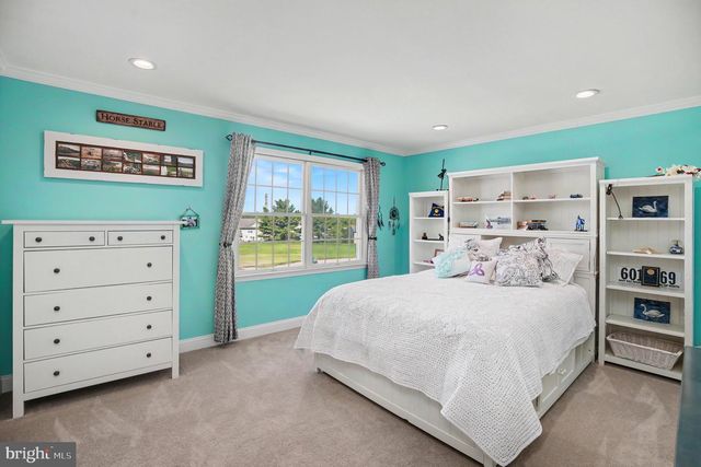 221 HAZELTINE CIR, Blue Bell, PA 19422