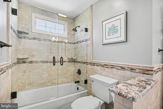 221 HAZELTINE CIR, Blue Bell, PA 19422