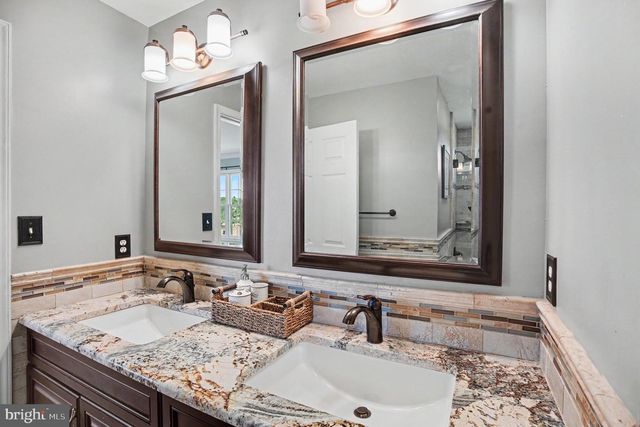 221 HAZELTINE CIR, Blue Bell, PA 19422